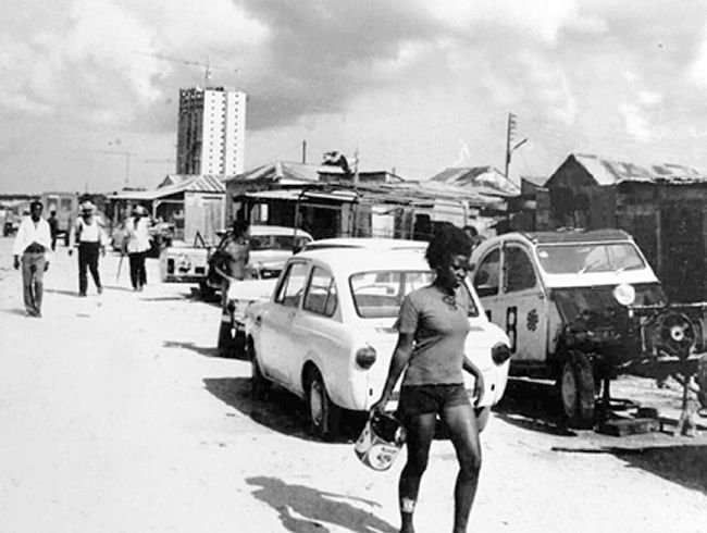 Scène de rue à Lauricisque dans les années 1970